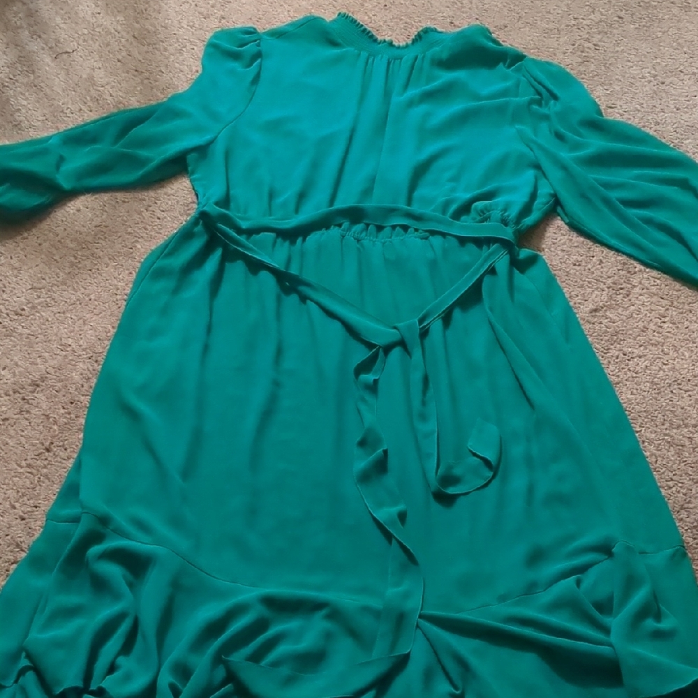 Gibson Latimer Vibrant Green Midi Dress